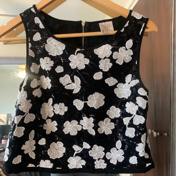 Forever 21 woman’s crop top. Black and white. Size Small. - Picture 1 of 7